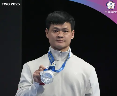 世運會／43歲台灣健力傳奇謝宗庭奪銀牌　7朝元老獲生涯第5面獎牌
