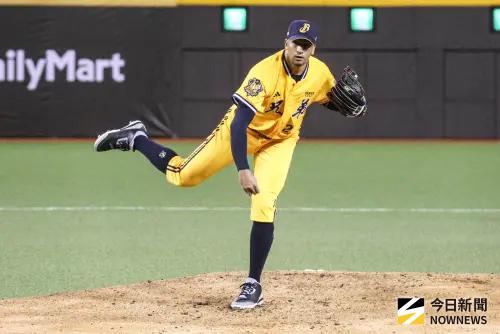 ▲中信兄弟新洋投柯威士來台首戰狀況不理想，僅投2.1局就失5分退場。（圖／記者朱永強攝,2025.08.16）