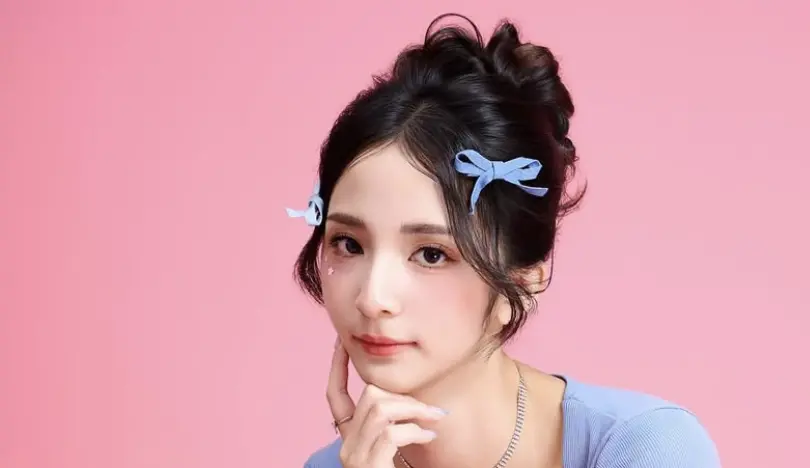 ▲藝人藍波的22歲女兒潔潔（如圖）近日曬出最新辣照，大秀白皙長腿搭配甜美臉蛋，臉蛋被讚神似楊冪，引發粉絲瘋狂留言大讚「暈爛」。（圖／翻攝自潔潔IG＠chieh__j）