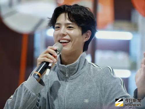 獨家直擊／朴寶劍突襲高雄夢時代！巡禮簽名大暴動　300民眾賺到
