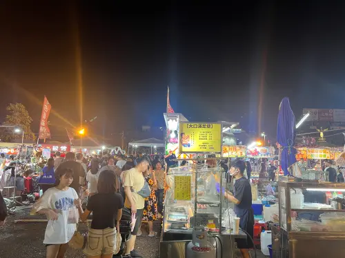 ▲中壢仁海宮夜市。（圖／記者賴禹妡攝）