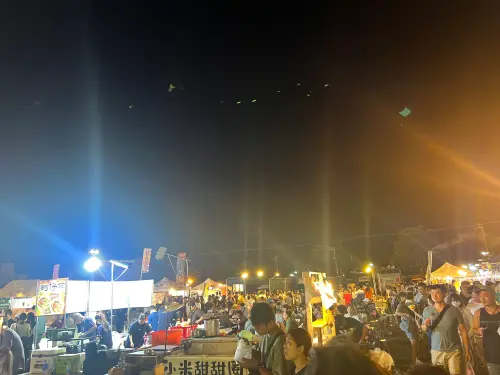 ▲中壢仁海宮夜市。（圖／記者賴禹妡攝）