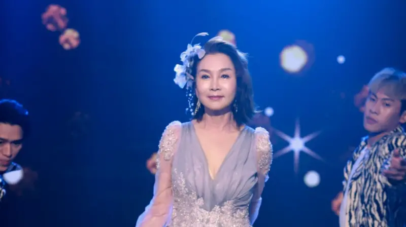 張瓊姿罕見露面！凍齡美貌驚呆觀眾　演唱〈親密愛人〉粉絲全跪了