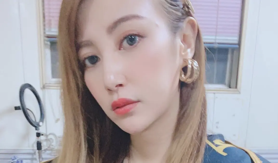 ▲自《超級偶像》出道的歌手黎卉淇（如圖）今（17）日迎接40歲生日，近年來她淡出演藝圈，還曾靠撿錢維生，如今近況成謎，讓不少粉絲十分想念她。（圖／摘自黎卉淇IG）