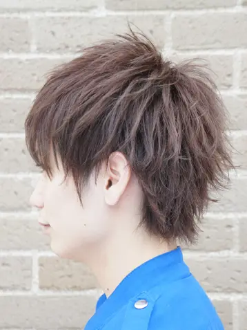 ▲傑尼斯髮型，強調的是透過髮蠟將頭髮拉成一絲一絲的。（圖／翻攝自微博）