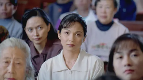 ▲《飲食男女》入圍第31屆金馬獎最佳劇情片、女配角及原著劇本3項大獎，楊貴媚（中）飾演朱家二女兒。（圖／國家電影中心提供）