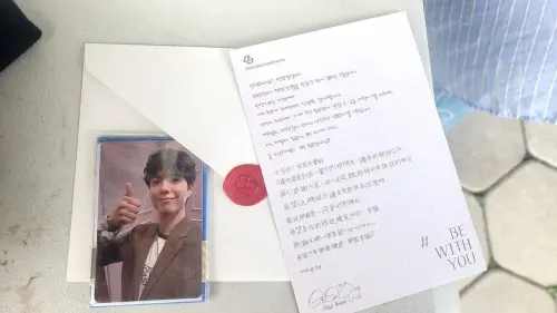 ▲朴寶劍粉絲福利「專屬明信片」居然是手寫感謝信，讓粉絲超感動。（圖／讀者提供）