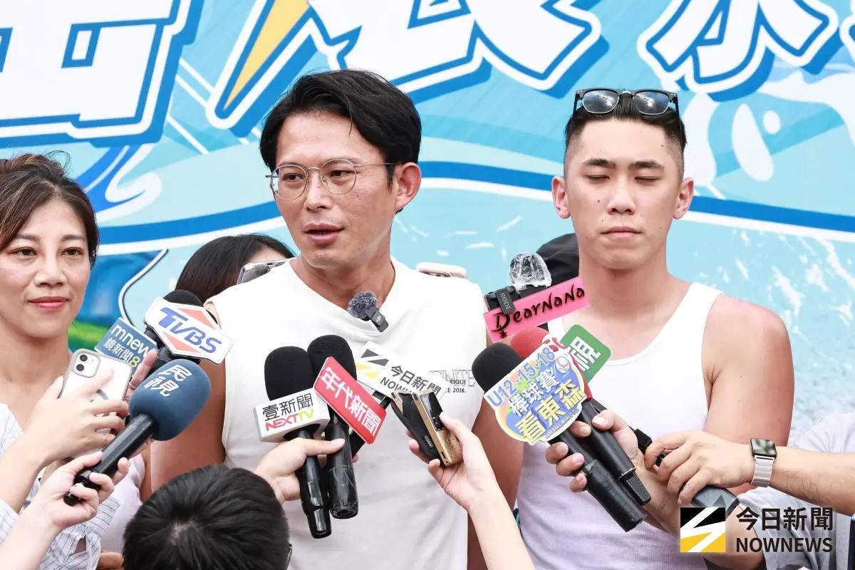 ▲民眾黨主席黃國昌（左）邀請民進黨主席賴清德，公開就核三延役議題加開辯論會。（圖／記者吳翊緁攝，2028.08.17）