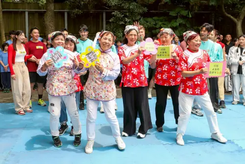 ▲客家媽媽在《綜藝大集合》帶來客家歌曲的演出。（圖／民視提供）