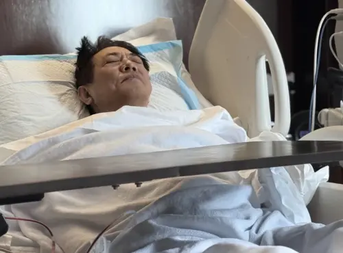 ▲李連杰之前住院治療畫面曝光，引起網友的討論與關心，他則在圖文中寫道：「最近又經歷了一次無常的試煉。」（圖／摘自 李連杰微博）