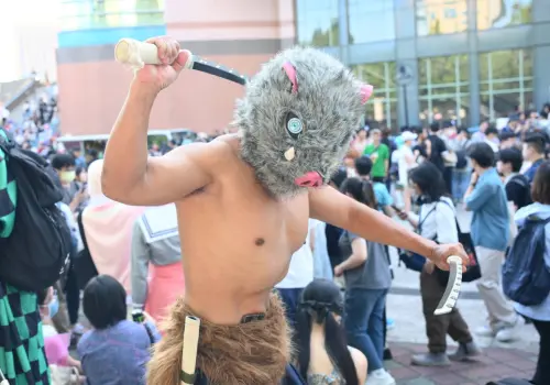 直擊／同人展萬人擠爆！《鬼滅之刃》熱度高　鬼殺隊Coser滿街跑
