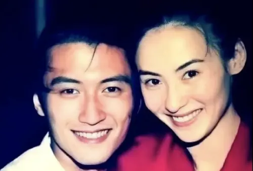 ▲謝霆鋒（左）與張柏芝（右）從戀愛、結婚到離婚，都受到外界高度關注。王晶最近在自己的節目中透露，曾經找張柏芝拍電影，結果她一直在罵謝霆鋒，就知道他們的婚姻很難維持，果然最後離婚收場。（圖／摘自 我不是飯團 微博）