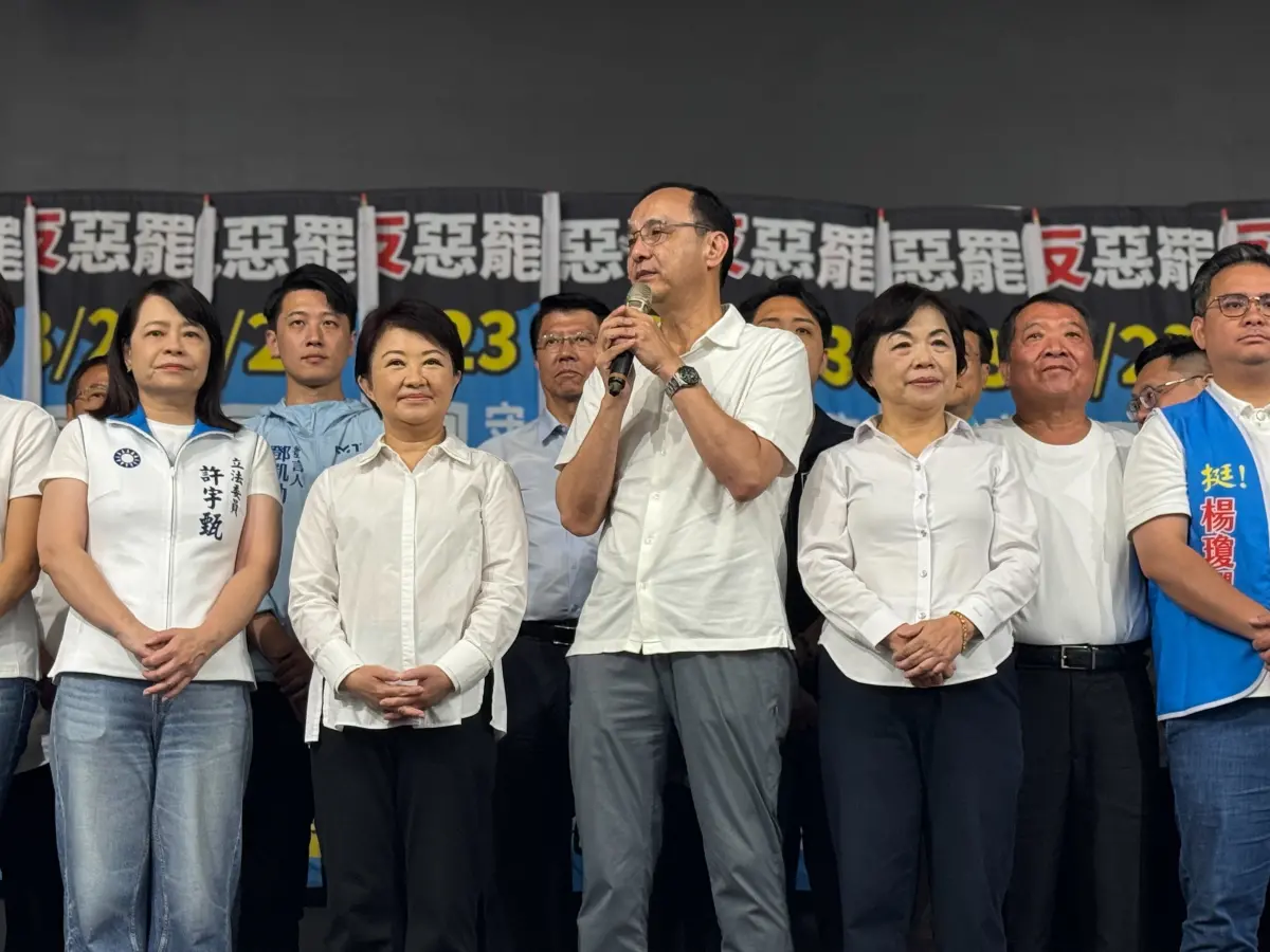 ▲國民黨主席朱立倫、台中市長盧秀燕日前同台反罷免。（圖／國民黨提供）