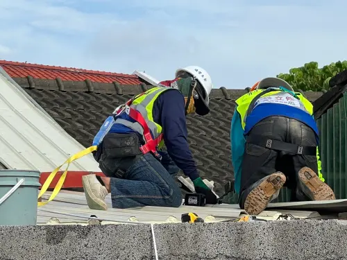 ▲臺南市長黃偉哲秉持「希望家園」的施政理念，持續推動「做工行善團」協助弱勢市民修繕房屋。（圖／南市府提供）