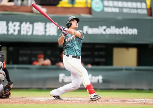 中職／曾昱磬炸雙響砲！台鋼雄鷹11：1打爆統一獅　櫻井周斗首勝
