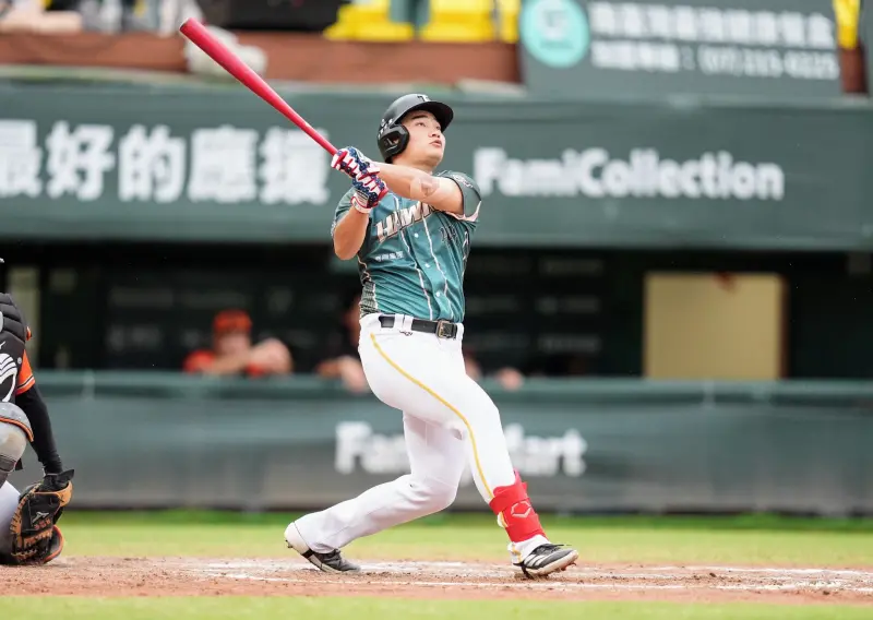 ▲曾昱磬雙響炮灌進3打點、還跑回4分，率領台鋼雄鷹終場11：1擊敗統一7-ELEVEn獅，曾昱磬也收下單場MVP。（圖／台鋼雄鷹提供）