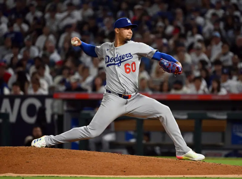 ▲年僅23歲的火球男恩里克斯（Edgardo Henriquez）更以一顆時速166公里（103.3mph）的速球，寫下隊史自Statcast有紀錄以來的最快球速。（圖／美聯社／達志影像）