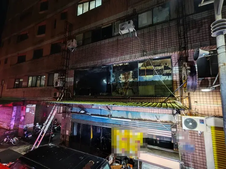 奪命祝融！高雄民宅清晨陷火海「火舌狂竄」 2男1女成焦屍