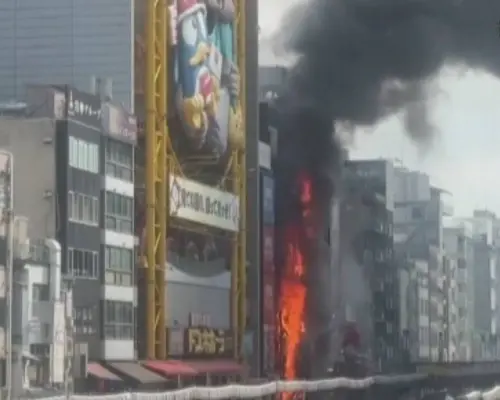 大阪道頓堀Donki旁大火！現場冒出大量濃煙　傳多人不適
