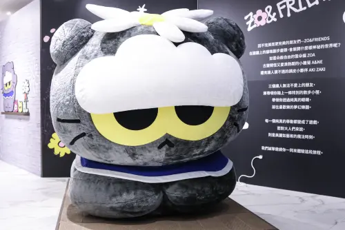 ▲一樓的《ZO&FRIENDS》頂著大大的雛菊迎客。（圖／記者朱永強攝）