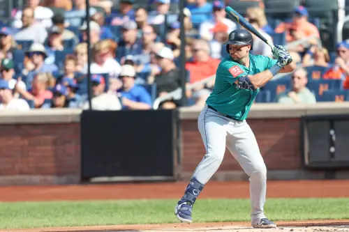 ▲MLB西雅圖水手重砲補手勞雷（Cal Raleigh）在今（18）日對上紐約大都會的比賽中，掃出個人本季第47轟，距離MLB歷史上捕手單季最多轟紀錄僅差1轟。（圖／美聯社／達志影像）