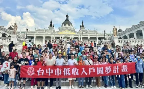 ▲江和樹昨天帶4千人衝高雄義大世界，再度缺席黃國昌的造勢活動。（圖／翻攝江和樹臉書，2025.08.18）