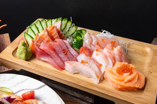 ▲新食譜全日餐廳三人同行、第三人3折！週年慶限定優惠，讓聚餐更加划算又有溫度!（圖／李方艾美提供）