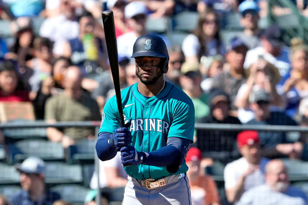 MLB／大場面來了！羅布雷斯復健賽挨球吻 情緒失控怒丟球棒