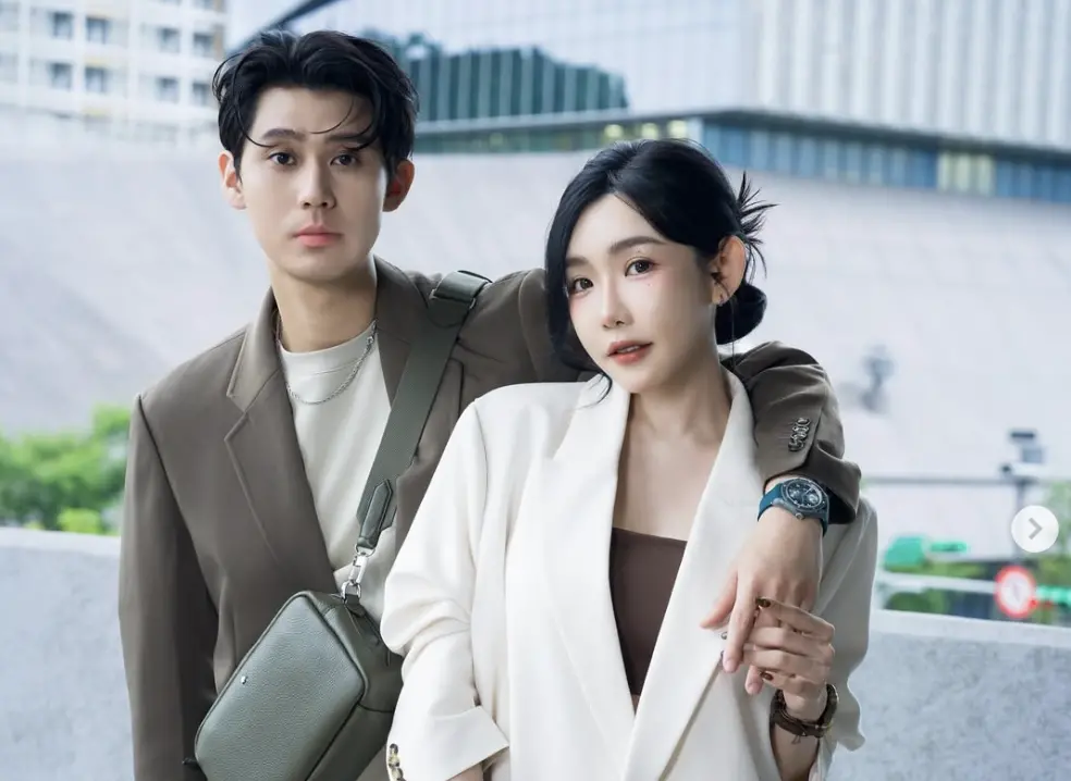 ▲李玉璽（左）、許允樂（右）宣布結婚，女方過去曾因腦積血塊暫時性失憶，當時哭著交代前夫張兆志遺言，「等我離開後，希望你再找個伴。」（圖／許允樂IG@byleway）