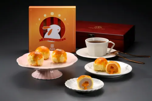 ▲亞尼克推出兩款奶黃流心蛋黃酥禮盒，禮盒售價882元起。（圖／亞尼克提供）