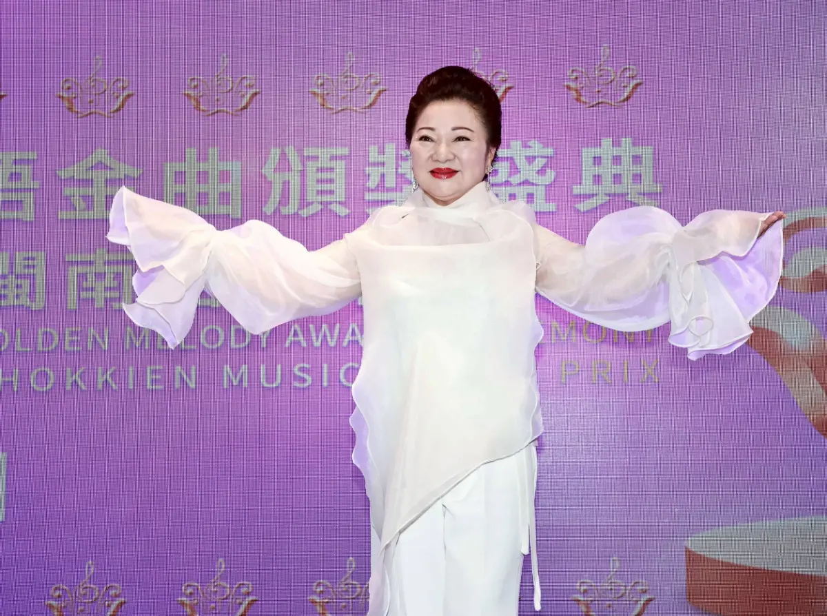 ▲70歲的白冰冰砸百萬協辦2025閩南語金曲頒獎盛典，她在家中雖有外傭與助理一起住，卻因為沒有家人在身邊，心態上像「獨居老人」。對於胡瓜稍後將加入週六黃金綜藝收視戰，她則保持平常心。（圖／記者吳翊緁攝）