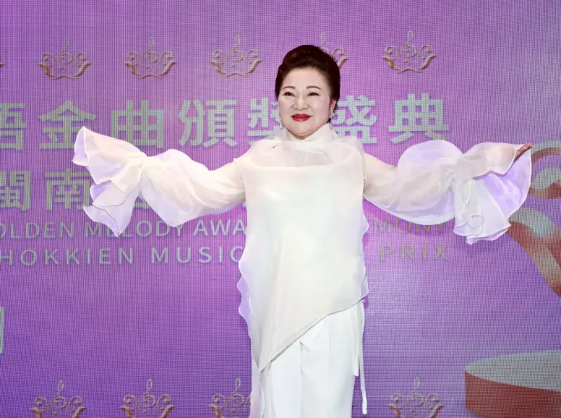 ▲70歲的白冰冰砸百萬協辦2025閩南語金曲頒獎盛典，她在家中雖有外傭與助理一起住，卻因為沒有家人在身邊，心態上像「獨居老人」。對於胡瓜稍後將加入週六黃金綜藝收視戰，她則保持平常心。（圖／記者吳翊緁攝）