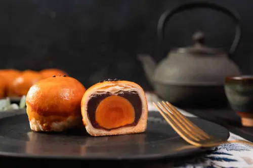 ▲協興蛋業蛋黃酥一年只做一次，9月3日前6入早鳥價600元。（圖／協興蛋業提供）