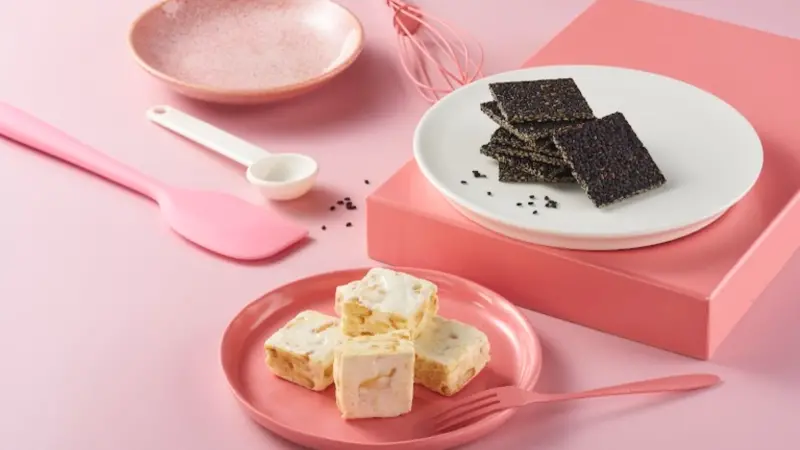 ▲唐舖子今年迎來品牌發展的重要里程碑，旗下明星商品「原味芝麻薄餅」與「原味牛軋巧酥」正式進駐美式賣場線上通路。（圖／翻攝畫面）