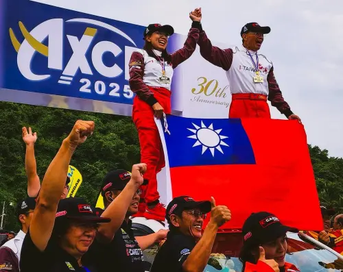 ▲孫女與團隊成員順利完賽，也因為是電車組唯一參賽者，因此完賽就是冠軍。（圖／FB@普通女子 孫女）