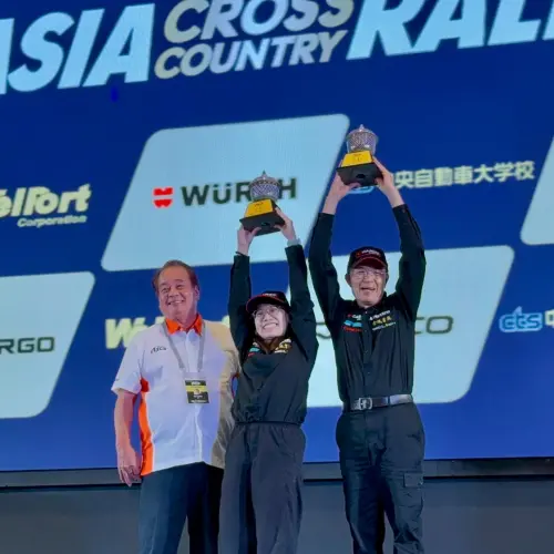 ▲孫女站上頒獎台。（圖／FB@普通女子 孫女）