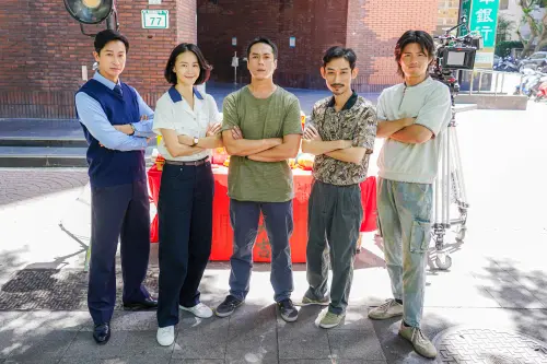 ▲《都市開基祖》開鏡，左起邱凱偉、鍾瑶、莊凱勛、陳竹昇、張耀仁。（圖／客家電視台提供）