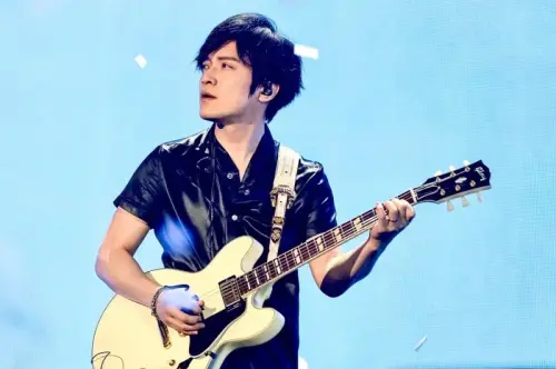 五月天怪獸在鳥巢淚崩！親曝拭淚真相　背後原因讓粉絲超心疼
