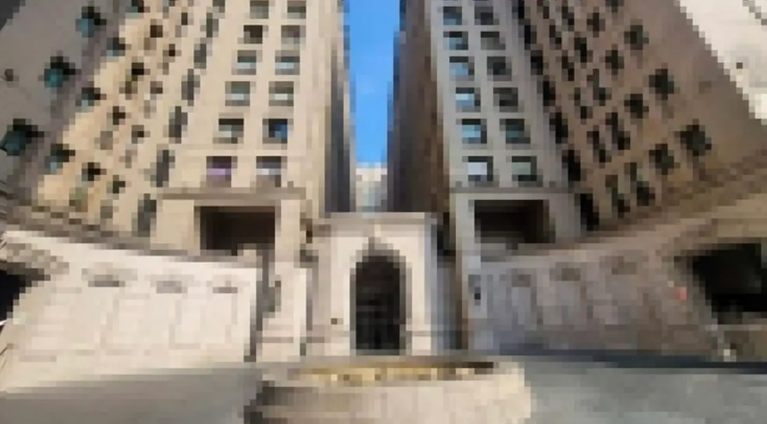 ▲ 新北中和某社區發生男子墜樓全身骨折身亡事件。（圖／翻攝畫面）