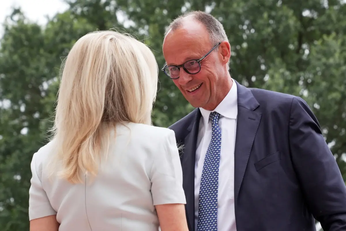 ▲德國總理梅爾茨（圖右）聲稱，蒲亭同意在2週內與澤倫斯基會面，但具體細節尚未確定。 （圖／美聯社／達志影像）