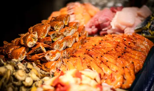 台中飯店三週年！吃到飽餐廳推第三人3折　933元起蝦蟹、牛排任吃
