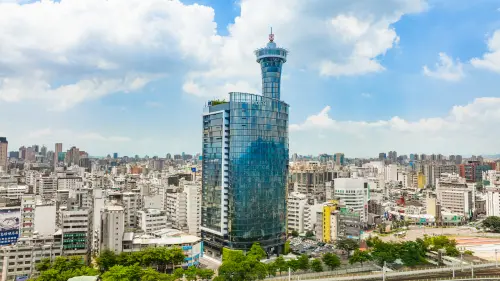 ▲台中李方艾美酒店將邁入三週年，推出「吃、住、抽、拍」一系列優惠。像是二樓人氣自助餐「新食譜全日餐廳Latest Recipe」則就祭出「三人同行，第三人3折」的優惠方案。（圖／台中李方艾美提供）