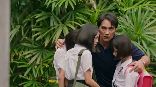 ▲爸爸林達生（馬志翔 飾）突然出現在育幼院三姊妹的面前。（圖／大愛提供）