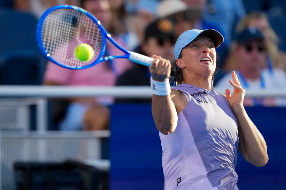 ▲世界排名第3的波蘭名將史薇泰克（Iga Swiatek）在辛辛那提公開賽奪下生涯首冠，累積24冠超越阿札倫卡，緊追小威廉絲神級紀錄。（圖／路透／達志影像）