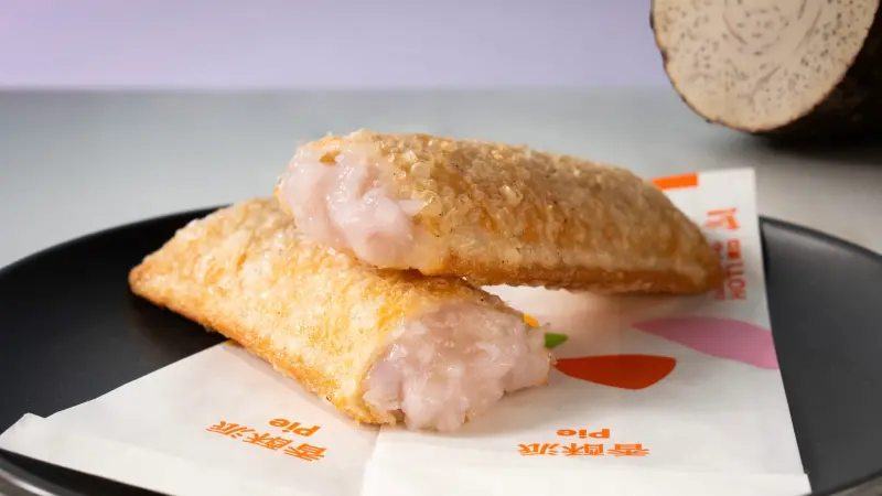 ▲麥當勞「香芋派」明8月20日開吃！漢堡王「三牲漢堡」中元普渡回歸，農曆七月從鬼門開吃到鬼門關；今開搶《火影忍者》聯名套餐佐助公仔。（圖／台灣麥當勞提供）