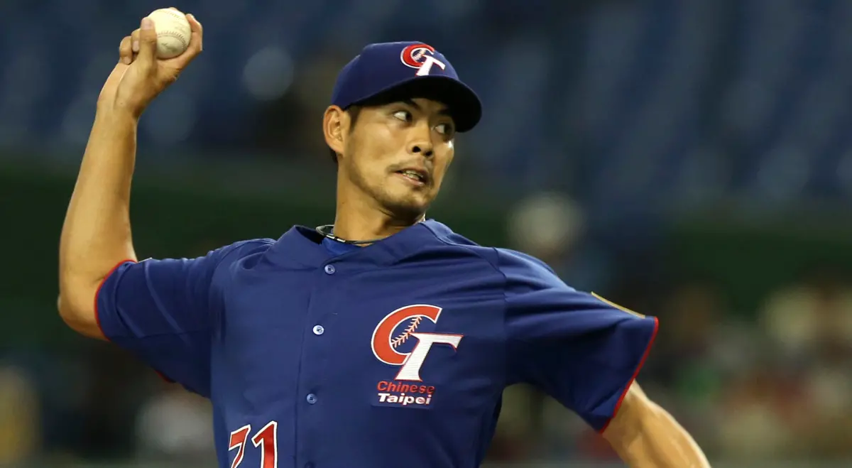 ▲8月20日體壇中知名的壽星，前統一獅投手羅錦龍今天將度過他40歲生日，他在16歲時有就已經有高達150公里以上的火球，立刻吸引了許多國外球探的關注，並於同年以140萬美金（約為4200萬台幣）的簽約金加盟科羅拉多落磯，成為當時我國史上最年輕和職棒球團簽約的學生球員。（圖／美聯社／達志影像）