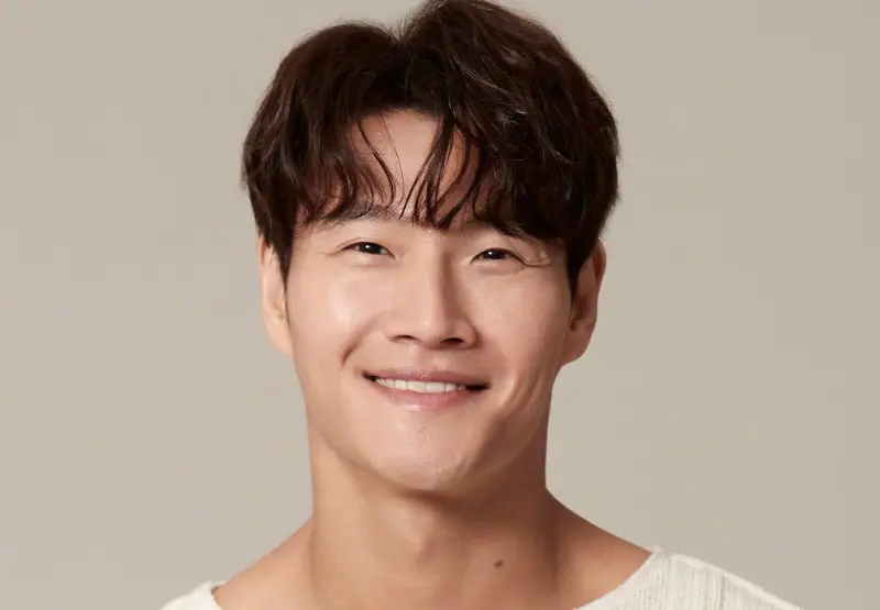 ▲金鍾國的老婆身分一直被亂傳，小20歲、LA出身、經營美妝公司、他被倒追通通有，越傳越誇張。（圖／金鍾國微博 @金钟国_official）