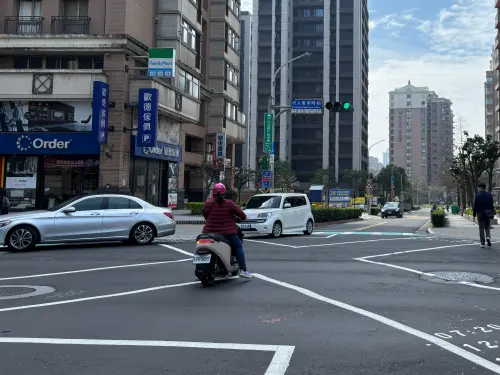 ▲路口,紅綠燈,汽機車,交通,房產,房市,（圖／記者徐銘穗攝）