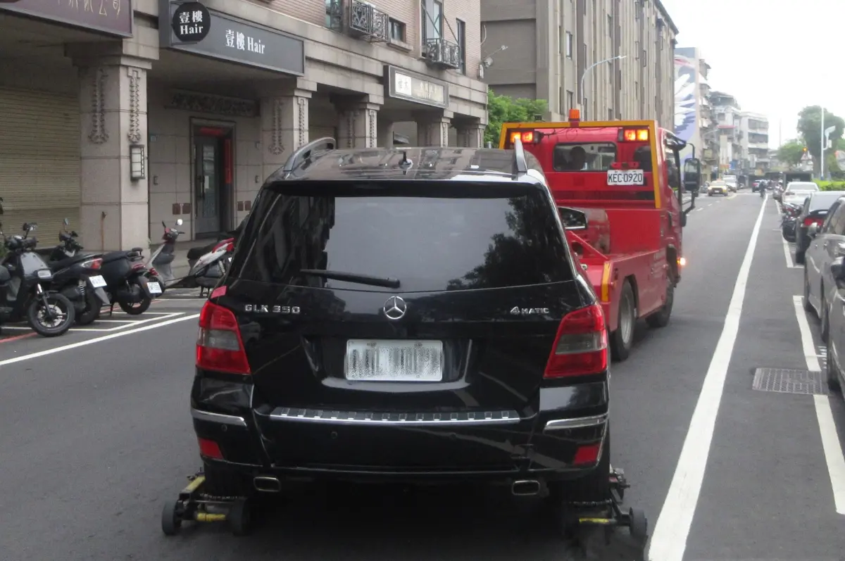 ▲新北市交通局宣布，拖吊車全面安裝廣播設備，9月起將試辦「拖吊前廣播」，為期一年。（圖／新北市交通局提供）