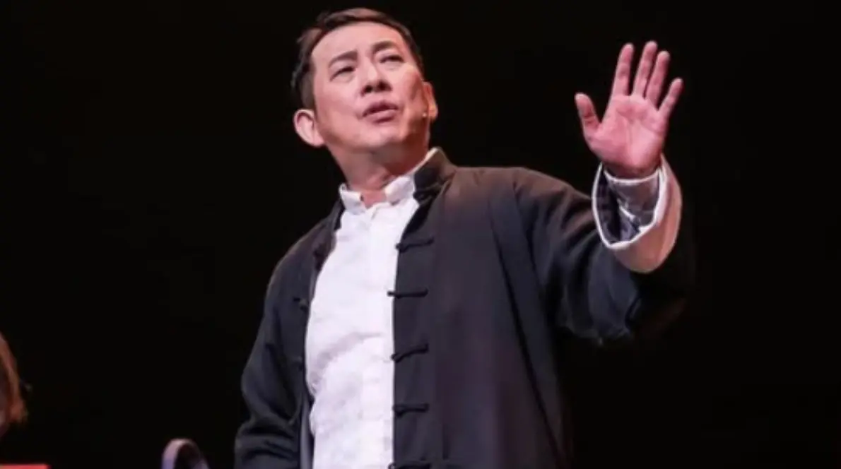 ▲演員屈中恆（如圖）過去曾吸毒，近期赴中國宣傳舞台劇《寶島一村》，遭中國觀眾指稱是劣跡藝人，並質問導演賴聲川為什麼要用他，現場氣氛降到冰點。（圖／翻攝自屈中恆臉書）